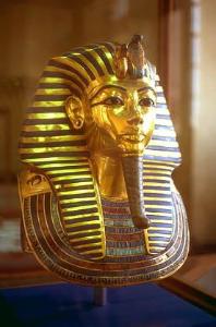 Золотая портретная маска Тутанхамона